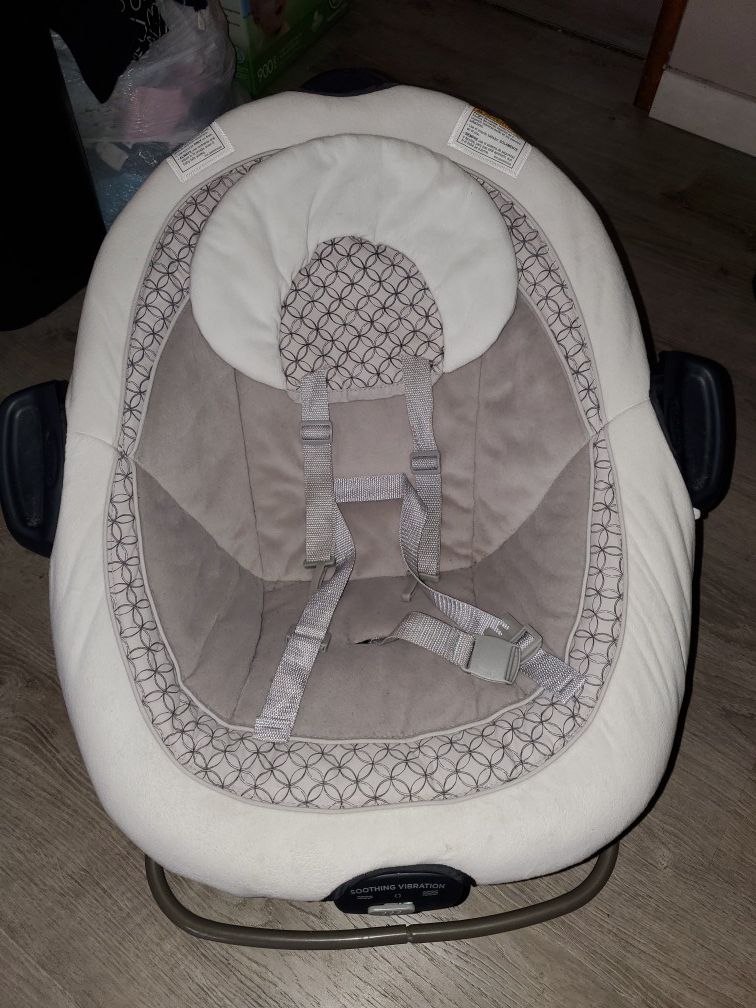 Graco DuetConnect LX Baby Swing and Bouncer
