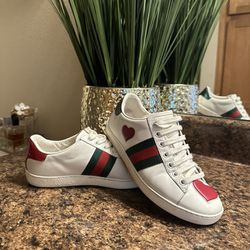 Authentic Gucci Womens Shoes 7 1/2