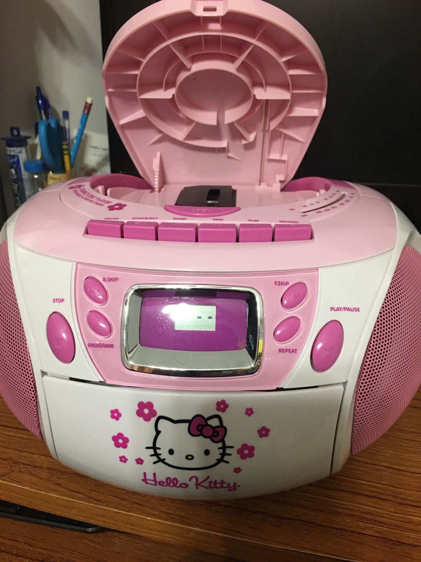 Hello Kitty cd and cassettes vintage audio,everything is working good and very good condition.