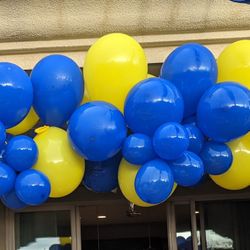 Outdoor Balloon Garland