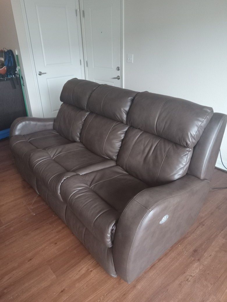 Electronic Reclining Leather Sofa – Used, Excellent Condition
