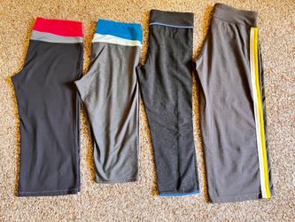 SIZE SMALL Women’s Workout Clothes CAPRI PANTS