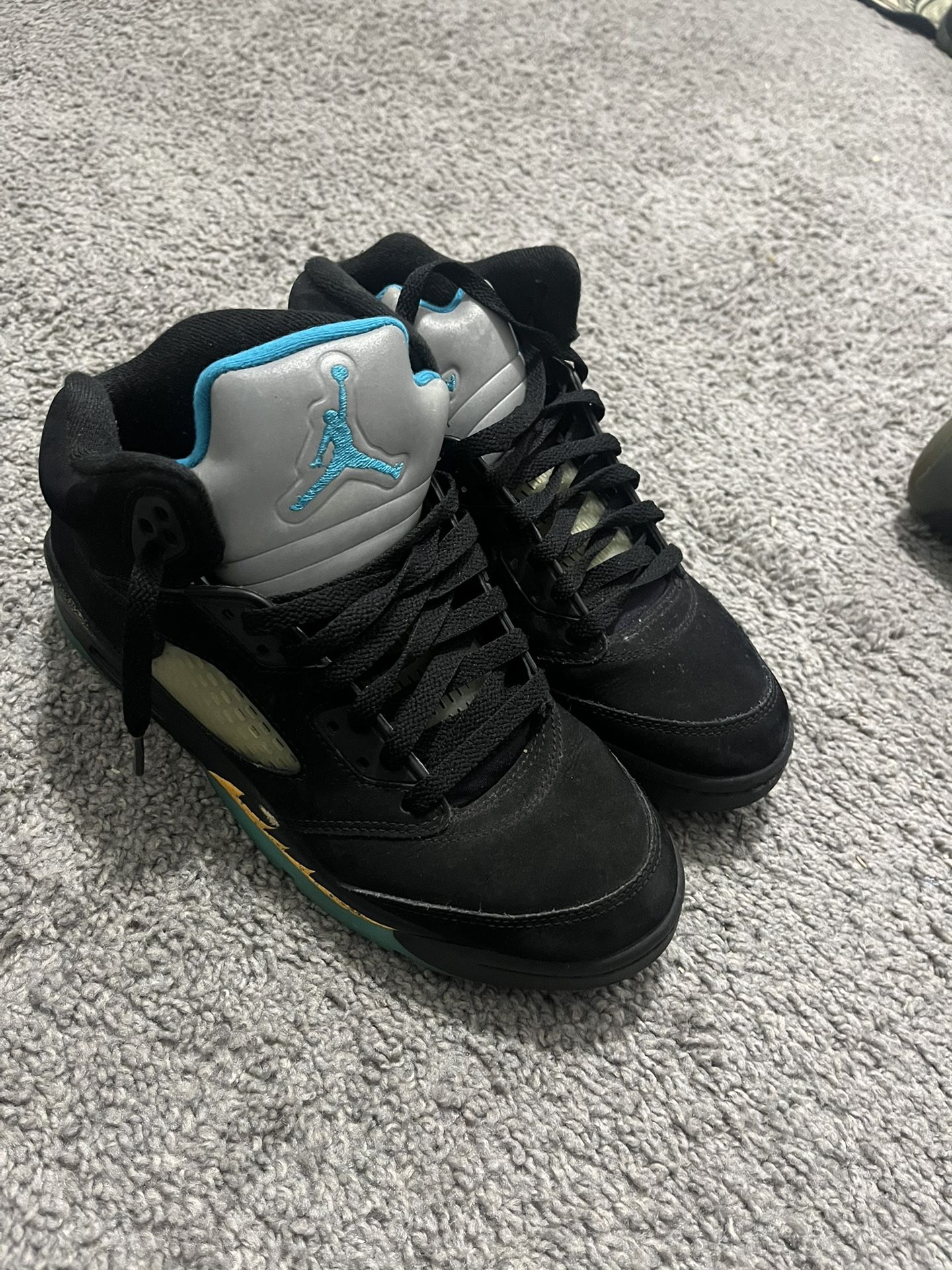 Jordan 5 retro aqua , Black & Size 7