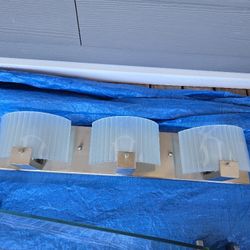 BATHROOM VANITY LIGHT