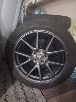 Tesla tire 235/45R18