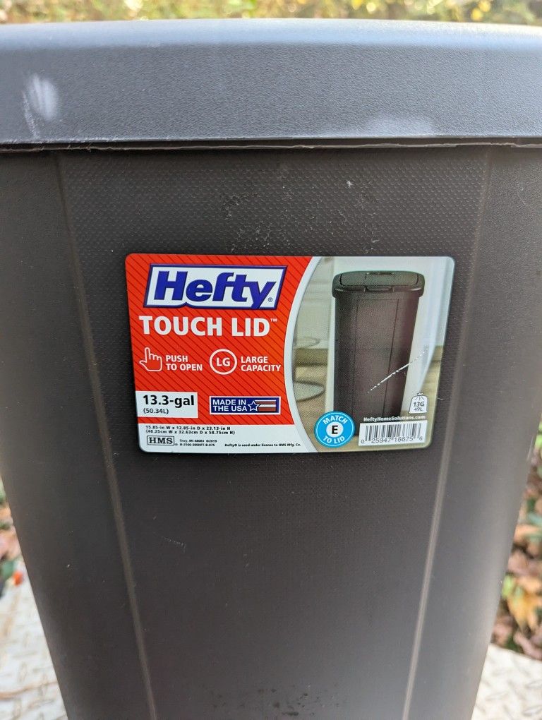 Hefty Touch Lid Trash Can 13.3 gallons
