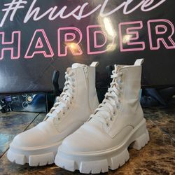 White Steve Madden Tanker P  Platform Combat & Lace-up Boots Size 9.5 Women Excellent condition 

The White Steve Madden Tanker P Platform Combat & La