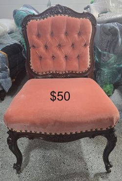 Pink Velvet Chair. Vintage. 