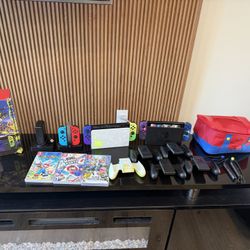 Nintendo Switch OLED Model Splatoon 3 Special Edition And Regular Switch 