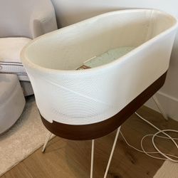 Snoo Bassinet - Excellent Condition 