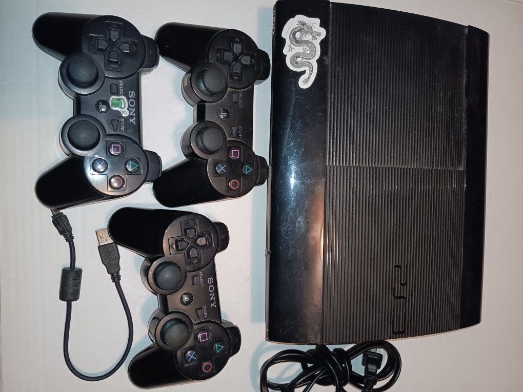 Ps3 with 3 controllers and 1 Game. Works fine, no issuse.