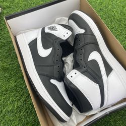 New Jordan 1 “Black and White” Size 9M