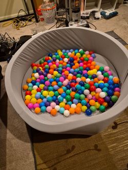 Ball pit large with balls
