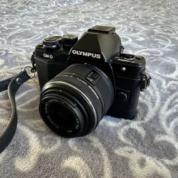 Olympus OM-D E-M10 Mark II camera with 14-42mm lens
