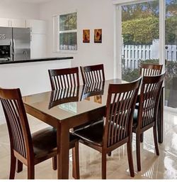 Wood table wit glass and 6 chair
