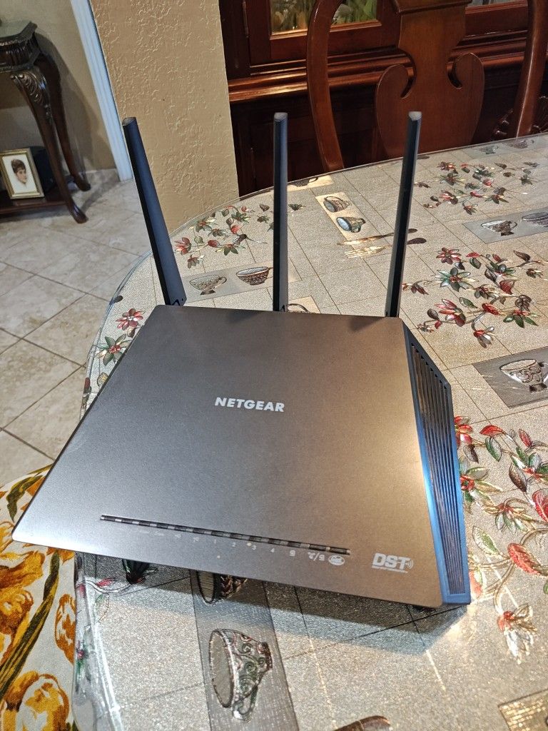 Nighthawk R7300 (Wireless Router)