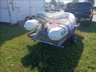 hard shell boat good condition no leaves gas tank and Reservoir and engine included behind the engine needs a carburetor adjustment