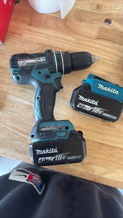 Makita hammer drill with 2 batteries