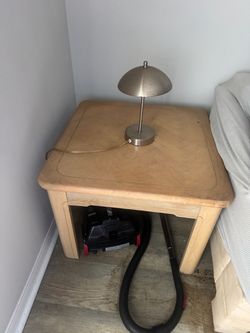 End Table With Lamp