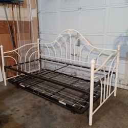 Metal Frame Trundle/Day bed