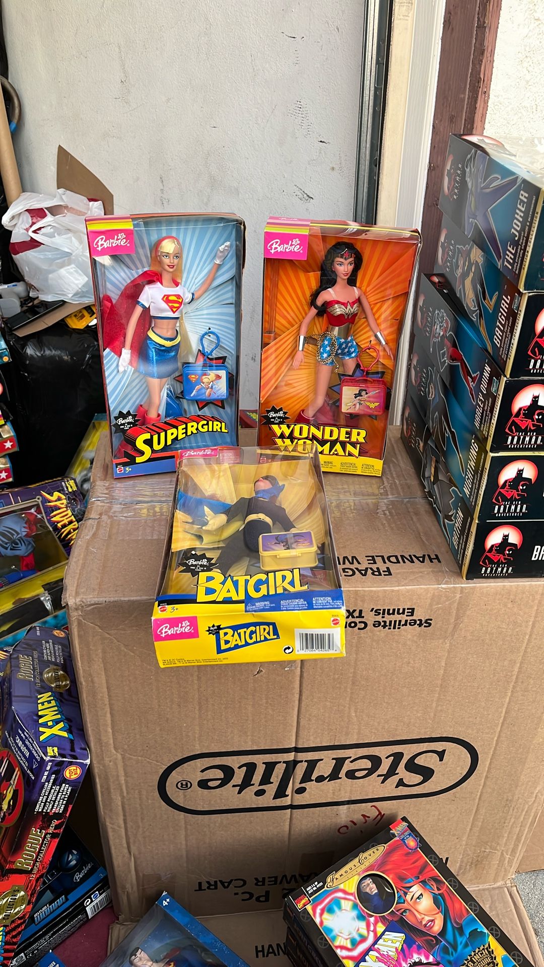 3 Barbis BATGIRL,SUPERGIRL,WONDERWOMEN