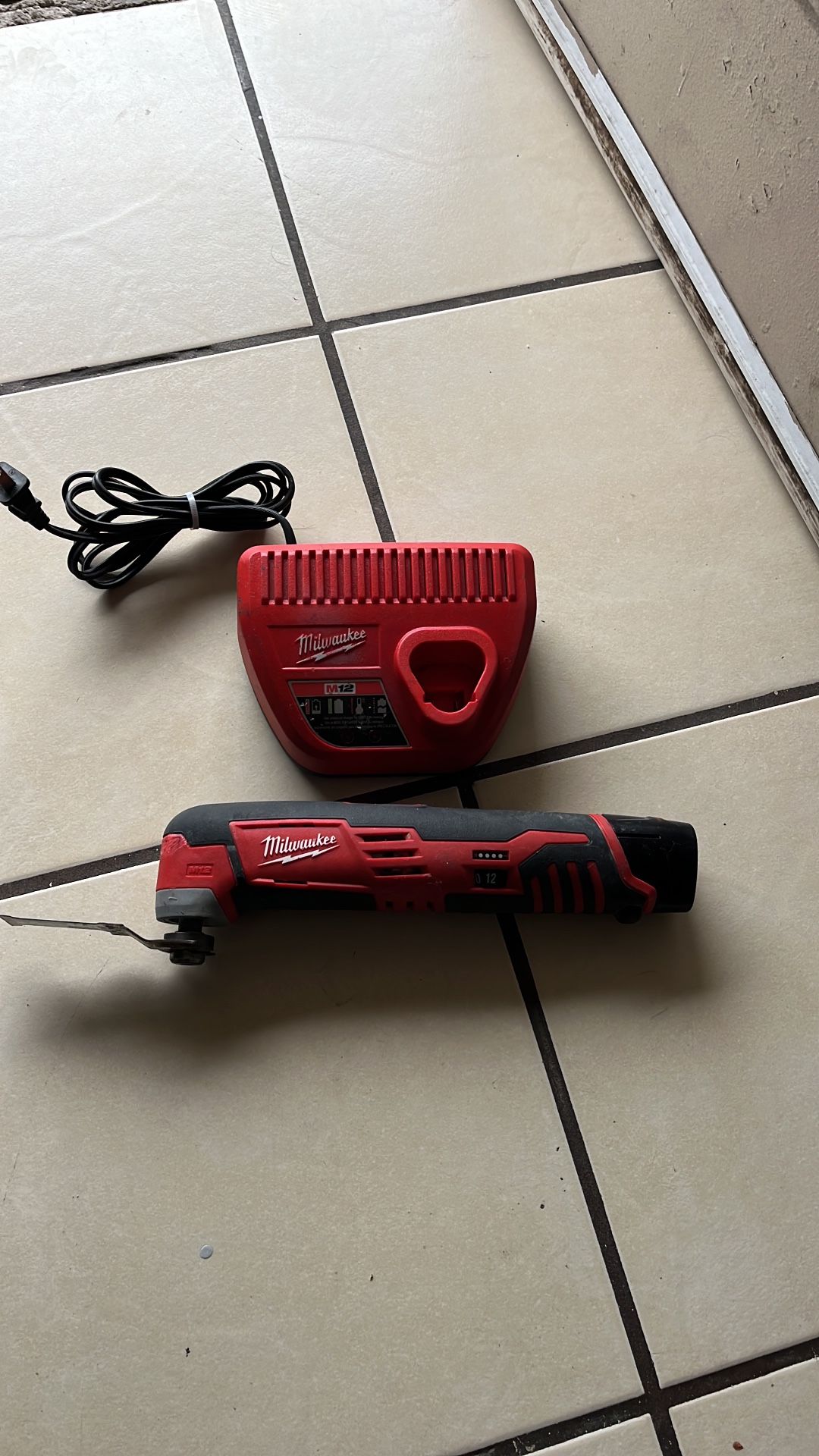Milwaukee Moltitoo M12