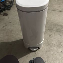 Munchkin Diaper Trash Can 