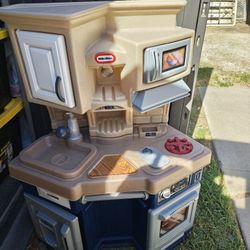 Little Tikes Pretend Play Kitchen