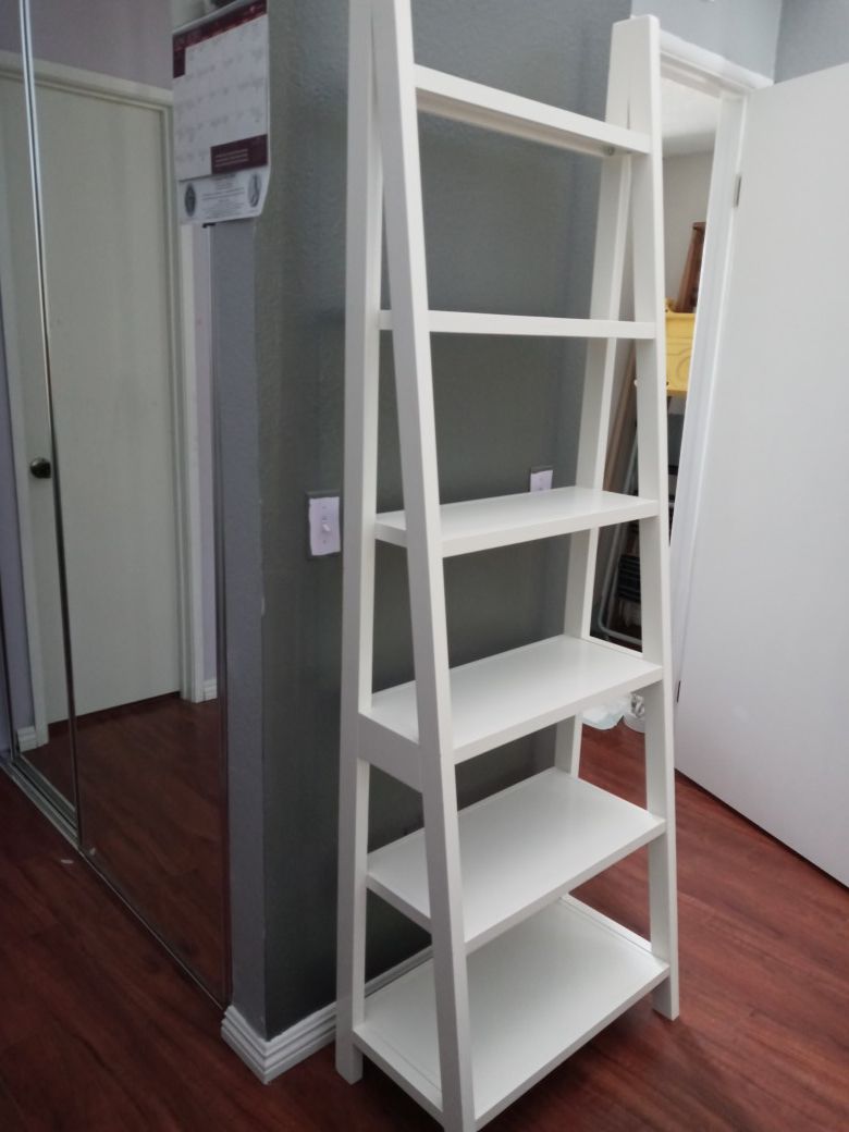 Wall Ladder Shelf..S45 FIRM