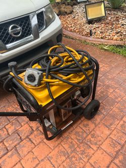 Never used garage keep, BRIGGS & STRATTON 120-VOLTS 15A FCI PROTECTED- -EXL8000- 13500 Starting Watts electric start, set up to feed the entire house