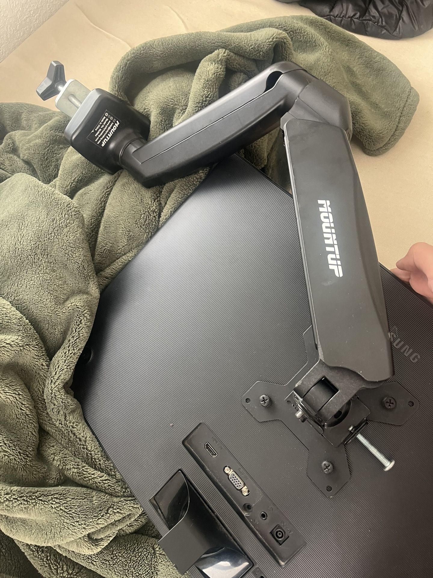 mount up moniter mount