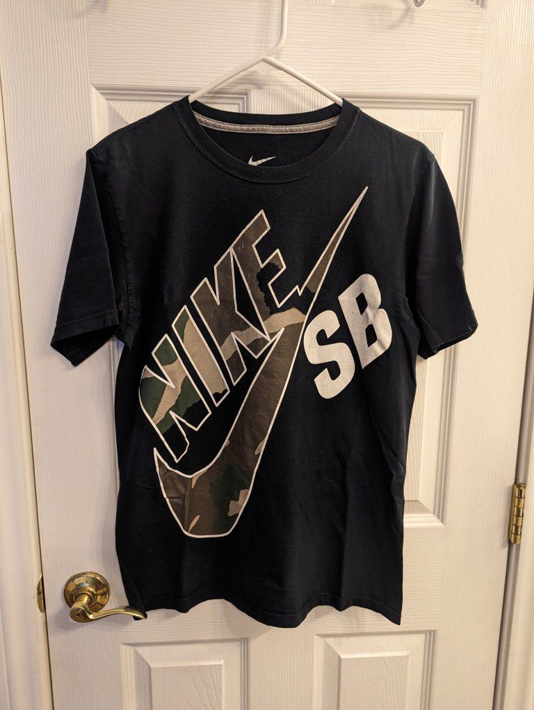 Nike SB Skateboard Regular Fit T Shirt camo swoosh Mens Size S