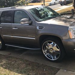 2011 Cadillac Escalade (engine Isn’t Working) 