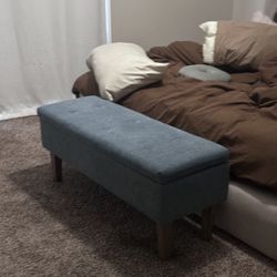 Storage Bench Ottoman with Hidden Storage – 46” Banco con Almacenamiento / Ottoman Tapizado – 46” – Excelente Condición