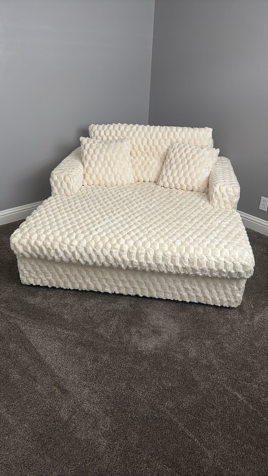 SOFA/BED WITH 2 PILLOWS 58x53 OVER SIZE