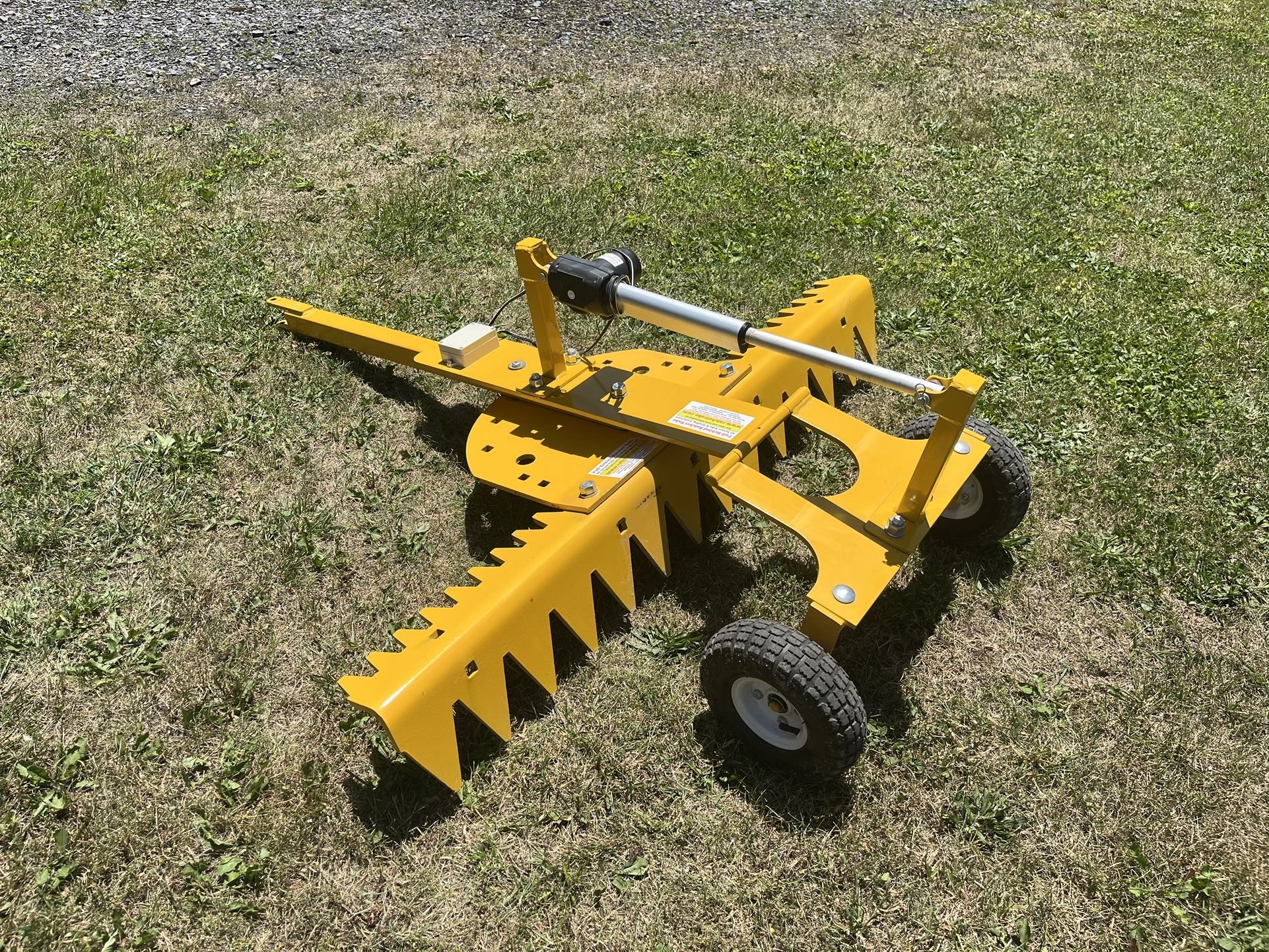 Pull Behind Ratchet Rake