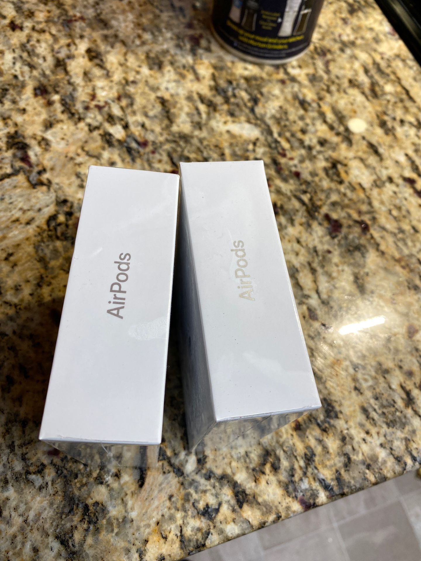 Apple Gen 2 AirPods