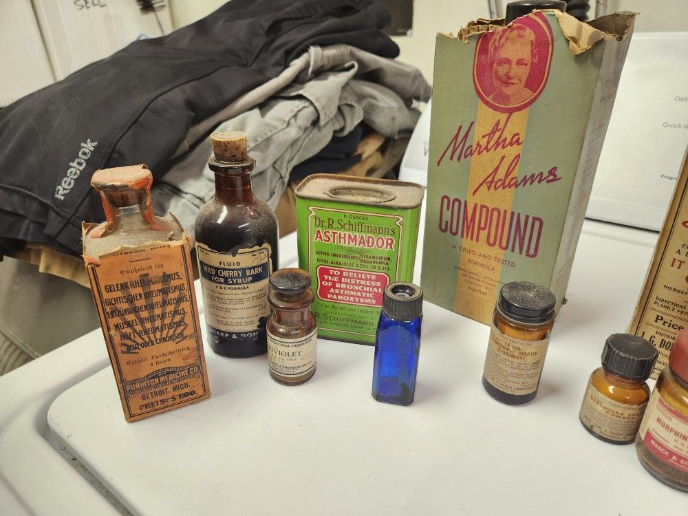 Collection Of Vintage And Antique Medical/Apothecary Bottles (18)