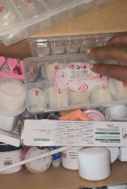Nail kit