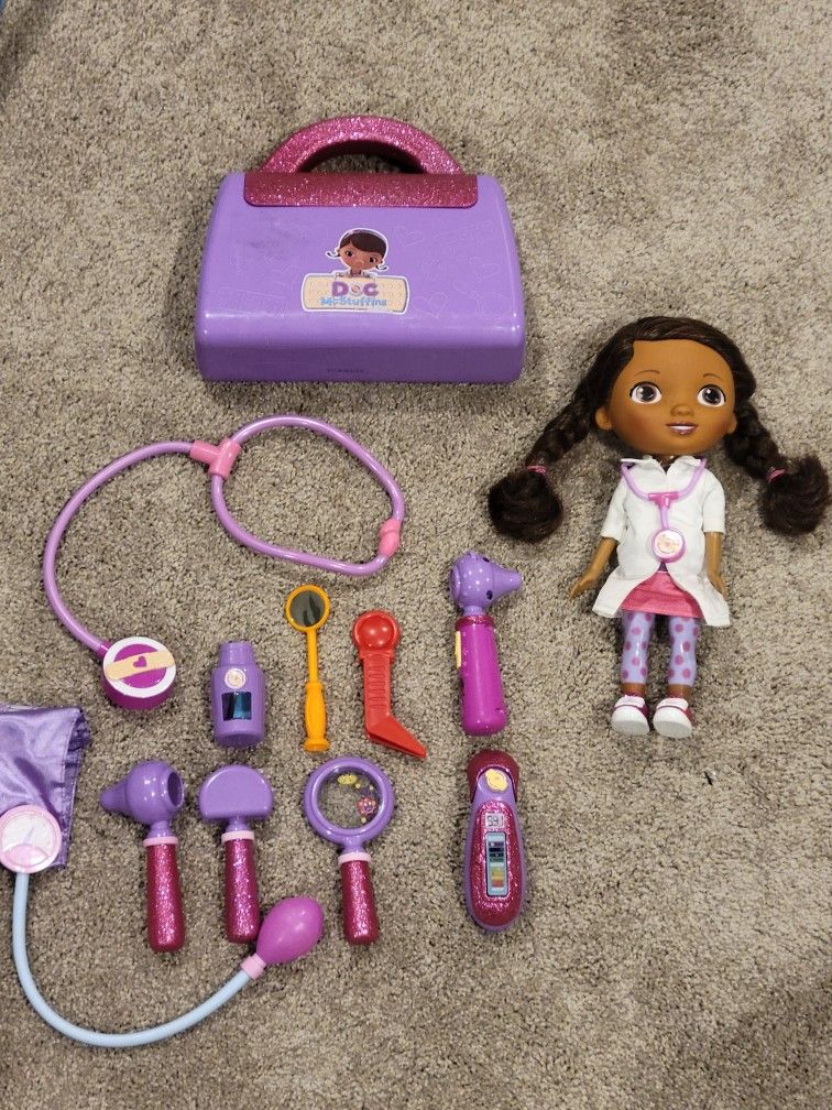 Doc McStuffins doll and doctors bag