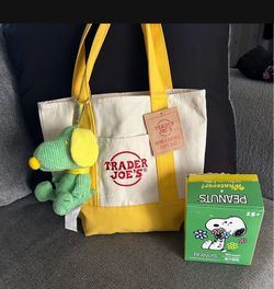 Trader Joe & Snoopy tote new