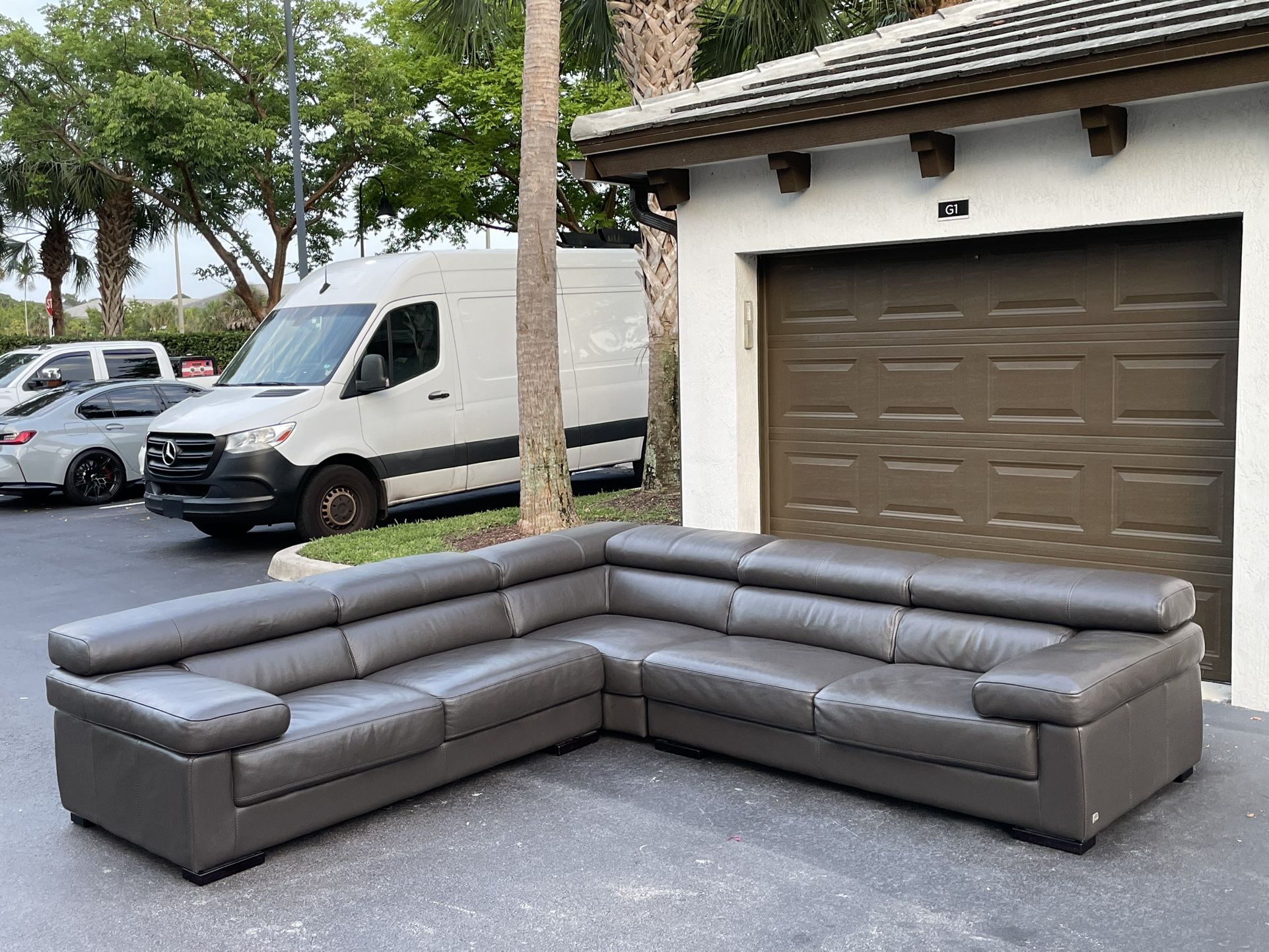 🛋️ Sectional Couch/Sofa - Gray - Italian Leather - Delivery Available 🚛