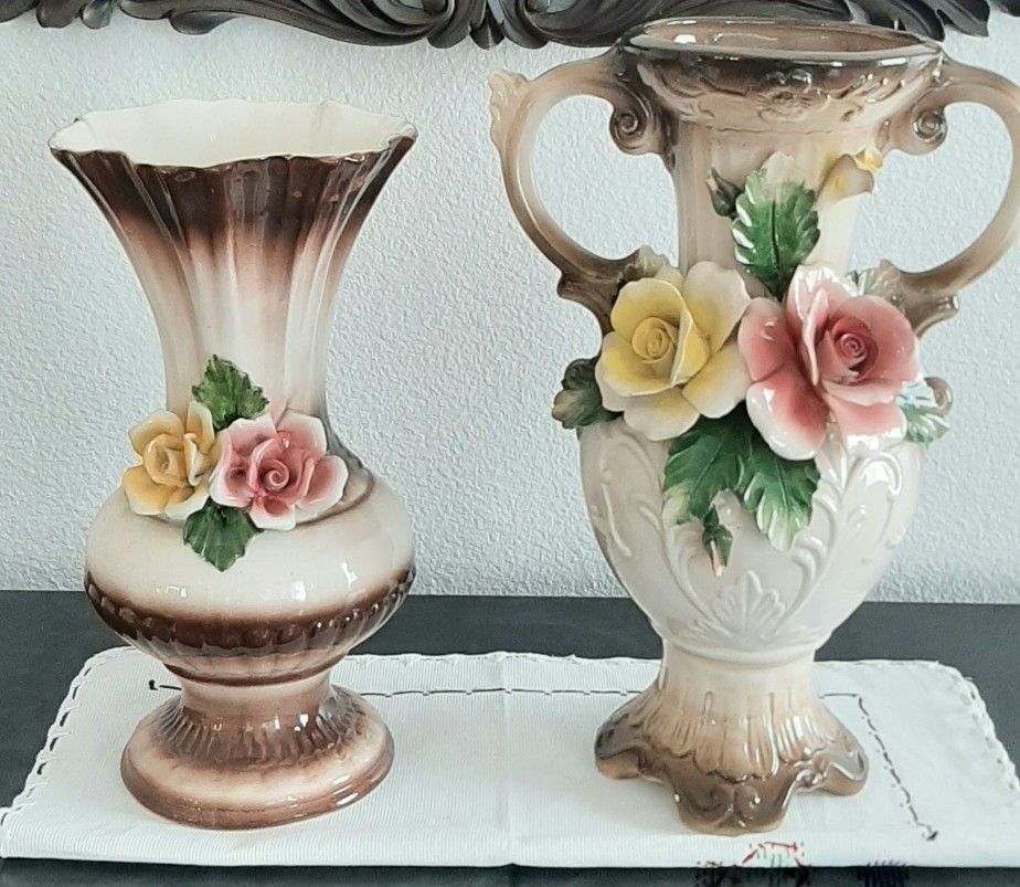2 NUOVA CAPODIMONTE YELLOW & PINK ROSE ITALIAN PORCELAIN VASES IN PERFECT CONDITION