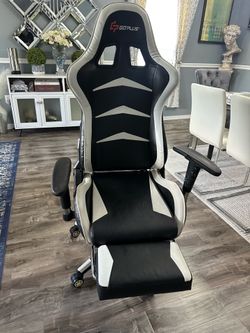 Black and white video game chair/ no delivery