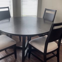 Round Table With 4 Chairs 