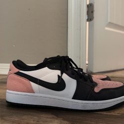 Jordan 1 Low OG Bleached Coral has Size 9 In Mens (NO BOX)