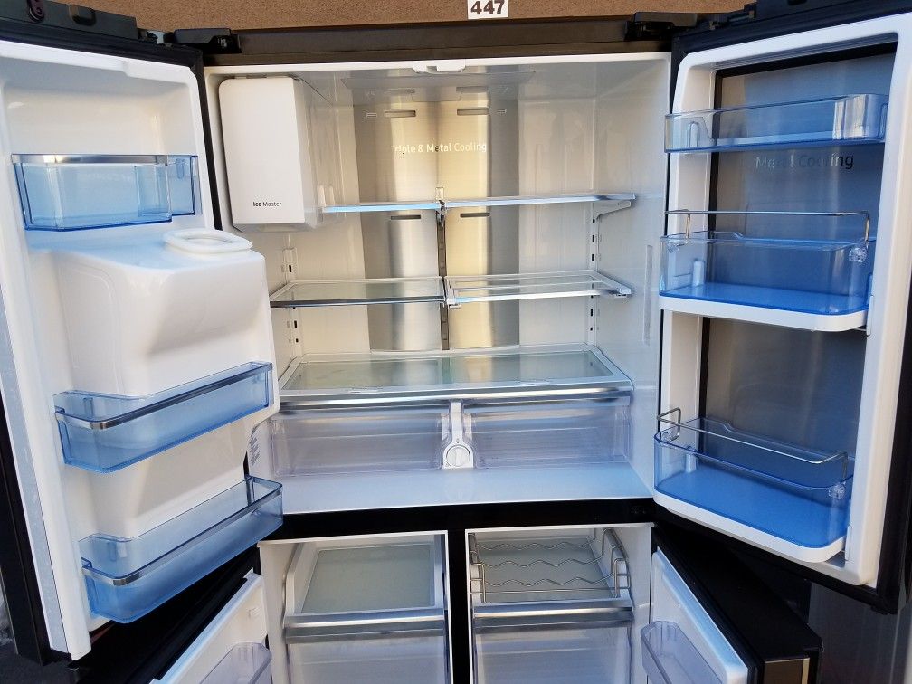 like new Samsung black stanless refrigerator