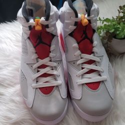 10.5 Jordan 6s hare
