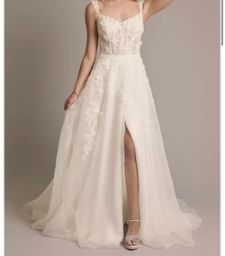 Brand new David’s Bridal Dress and Veil