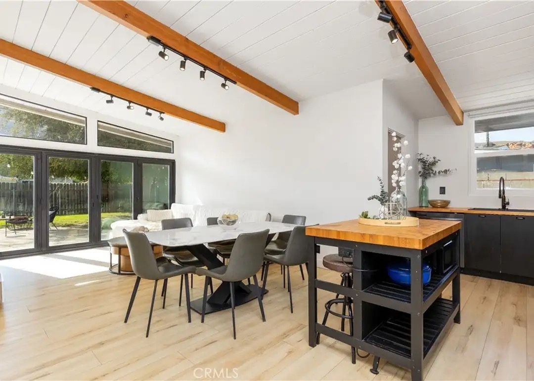 LARGE MARBLE DINING TABLE !!!